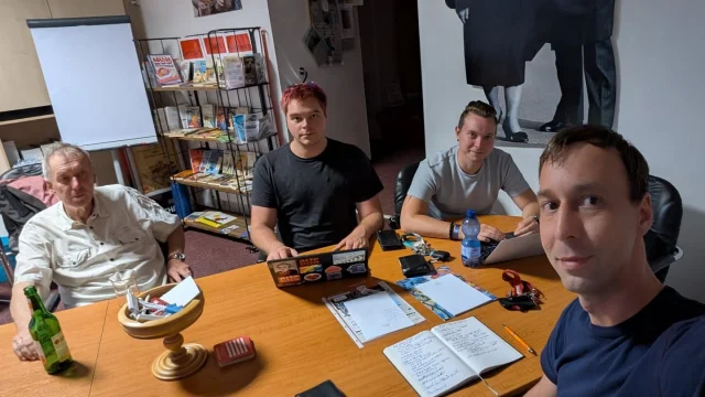 Erste Vorstandssitzung unseres neuen Teams 🗂️✨

Heute fand die erste Vorstandssitzung unseres neu gewählten Vorstands statt. Auch wenn die Urlaubszeit es nicht möglich gemacht hat, dass alle neuen Mitglieder dabei sein konnten, war es ein gelungener Auftakt!

In rund zwei Stunden haben wir uns über verschiedene Themen ausgetauscht, neue Ideen entwickelt und bereits erste Schwerpunkte gesetzt. Der Austausch war offen, konstruktiv und macht Lust auf die bevorstehende Zusammenarbeit. 💬💡

Wir freuen uns auf alles, was vor uns liegt – engagiert, motiviert und mit frischem Wind! 🚀

Eure SPD Köthen