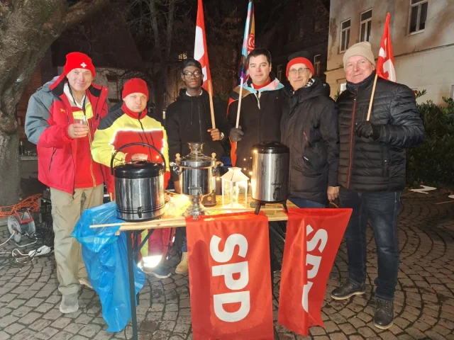 Montags bunt statt braun!
Eine Delegation der SPD Köthen war am Montag 01.12 auf der @netzwerk_zukunft_gestalten Kundgebung in Bitterfeld.

Gemeinsam für Vielfalt, Demogratie und Toleranz!