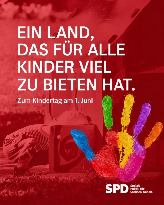 Ein Land, das für alle Kinder viel zu bieten hat! 🎈🧒👧

​Heute ist der 1. Juni – Internationaler Kindertag! Für uns als SPD Ortsverein Köthen ist dieser Tag weit mehr als nur ein feierliches Datum im Kalender. Er ist ein tägliches Versprechen und ein klarer Auftrag an unsere Politik. Wir wollen ein Land schaffen, das für alle Kinder viel zu bieten hat!
​Gerechte Chancen dürfen keine Frage des Wohnortes, des Nachnamens oder des Geldbeutels der Eltern sein. Jedes Kind verdient den bestmöglichen Start ins Leben – und zwar direkt vor unserer Haustür hier in Köthen und in ganz Sachsen-Anhalt.

​Dafür kämpfen wir als Sozialdemokratinnen und Sozialdemokraten jeden Tag:

​Gesundes, kostenloses Schulessen: Weil kein Kind mit leerem Magen im Unterricht sitzen darf.

​Sichere Wege: Konsequente Investitionen in unsere Radwege und Gehwege, damit unsere Kleinsten endlich sicher und eigenständig zur Schule, zum Sport oder zu Freunden kommen.

​Echte Chancengleichheit: Kostenlose Lernmittel, moderne Klassenräume und starke Schulsozialarbeit, die auffängt, statt Druck aufzubauen.

​Kinder sind nicht erst die Zukunft von morgen – sie sind unsere Gegenwart von heute. Ihr Lachen, ihre Sicherheit und ihre Förderung müssen für uns alle an oberster Stelle stehen. ❤️✨
​Was wünscht ihr euch für die Kinder bei uns in der Region Köthen am meisten? Wo drückt der Schuh im Alltag am ehesten? Schreibt es mir direkt in die Kommentare! 👇
​.
.
​Solidarische Grüße
Felix Giesa
Vorsitzender des SPD-Ortsvereins Köthen &
Direktkandidat für den Wahlkreis 22
Köthen, Muldestausee, Raguhn-Jeßnitz & Südliches Anhalt
​#Kindertag #Köthen #SachsenAnhalt  #Chancengleichheit #Bildung