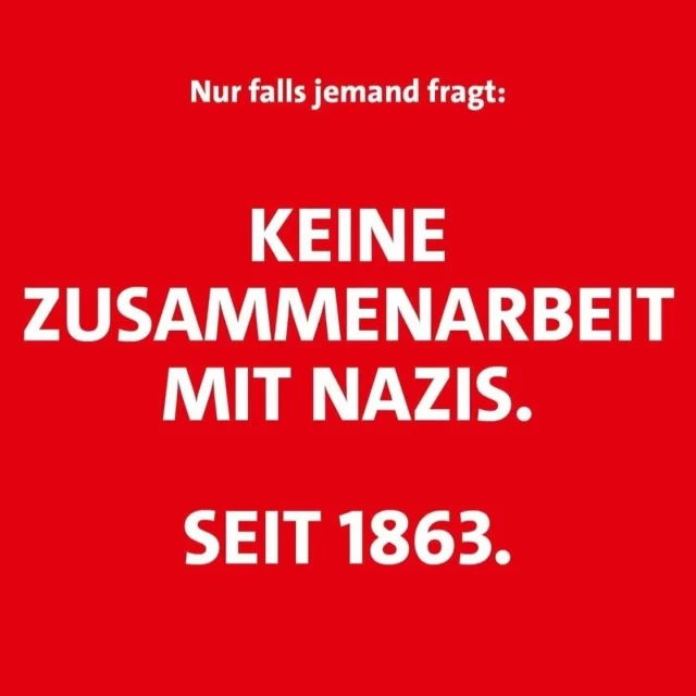 KEINE ZUSAMMENARBEIT MIT NA ZIS. SEIT 1863.

Während andere Parteien auf Podien mit Rechtsextremisten scherzen und ein gemütliches Kumpel-Verhältnis pflegen, bleibt unsere Haltung unmissverständlich. Eine echte demokratische Brandmauer wackelt nicht, knickt nicht ein und kennt keine Kompromisse mit Verfassungsfeinden! Wer versucht, Rechtsextremismus im politischen Alltag zu normalisieren, verspielt jede Glaubwürdigkeit.

​Wir als SPD stehen aus tiefster Überzeugung auf der richtigen Seite der Geschichte – gegen Hass, gegen Ausgrenzung und für den Zusammenhalt in unserer Heimat.
​Demokratie zu verteidigen bedeutet, tagtäglich klare Kante zu zeigen, statt mit den Spaltern der Gesellschaft zu flirten! 👊❤️

#SachsenAnhalt #Heimat #spd #Demokratie