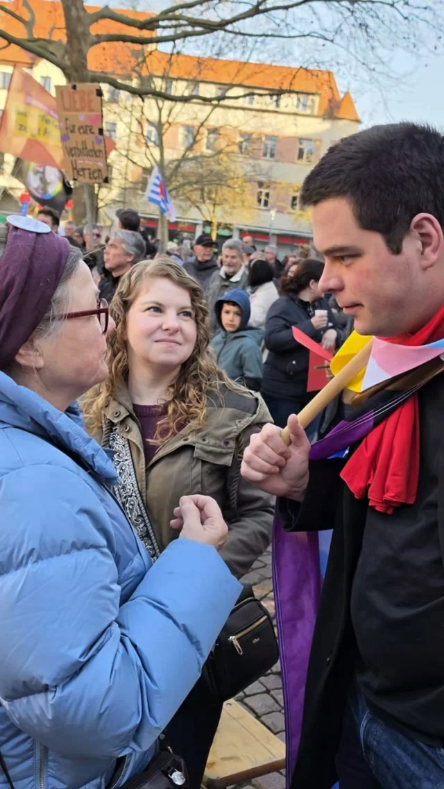 ​Meine Rede auf der AfD-Montagsdemo in Bitterfeld. 
​Blaue Klappspaten, Demagogen, Hetzer. Von der AfD kann man eigentlich nicht als Partei sprechen. Das ist eine blaue Hass Sekte!

Jetzt fangen ihre Funktionäre schon an 14 jährige Kinder mit einem Baseball Schläger zu VERPRÜGELN. (FCK Arno Bausemer AfD🤮 ) 

Wird Zeit das das Verbot endlich mal geprüft wird. 

#AfD #sachsenanhalt #demokratie #heimat